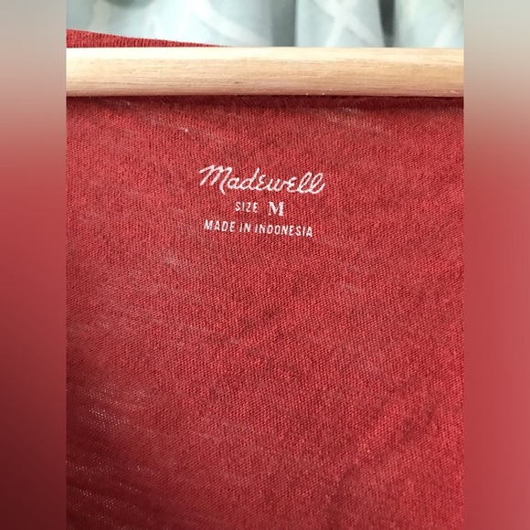 Madewell size M rust red t-shirt in cotton with chest pocket, v-neck. EUC - Picture 2 of 3